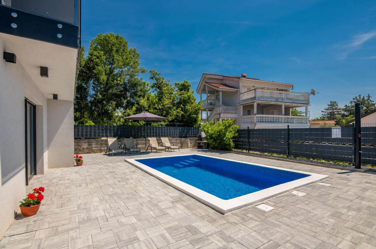 Apartments Villa "Aurea" With Pool Krk Town Buitenkant foto