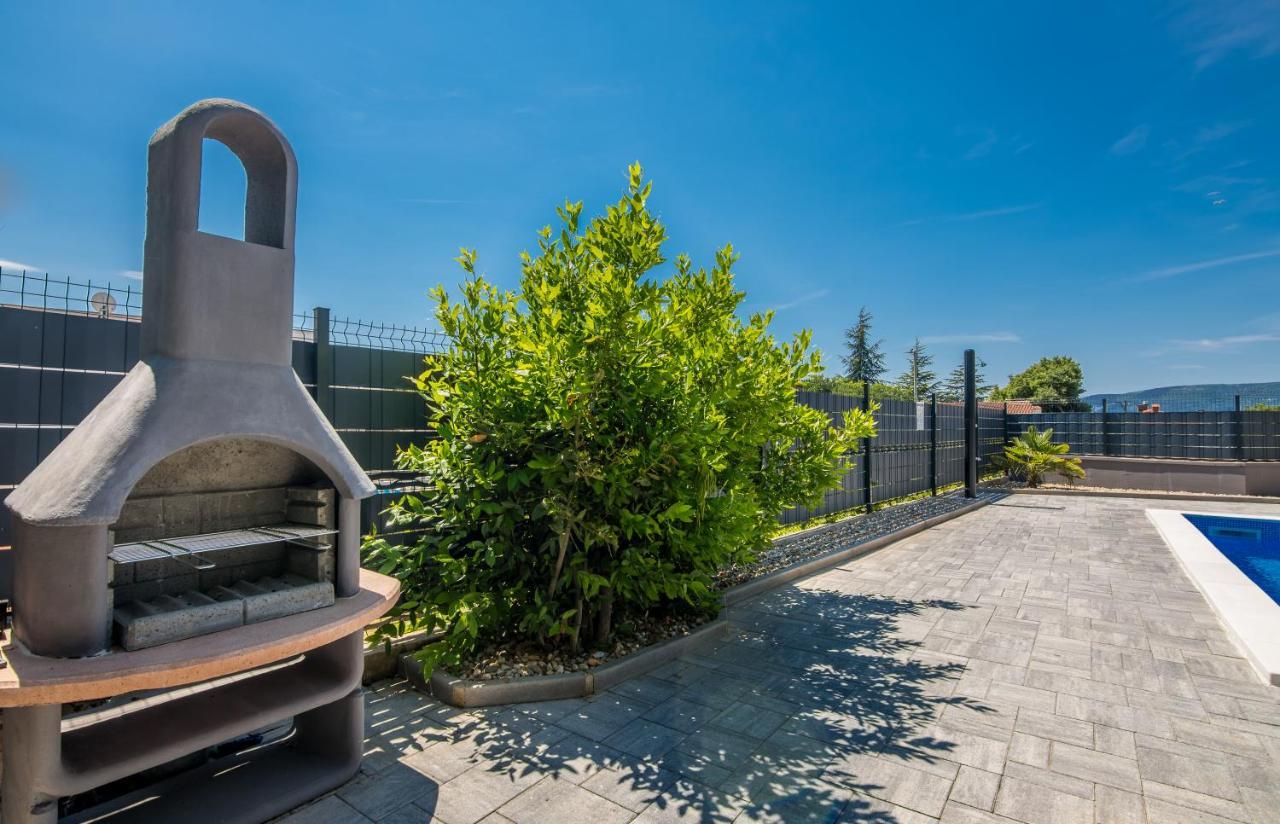 Apartments Villa "Aurea" With Pool Krk Town Buitenkant foto