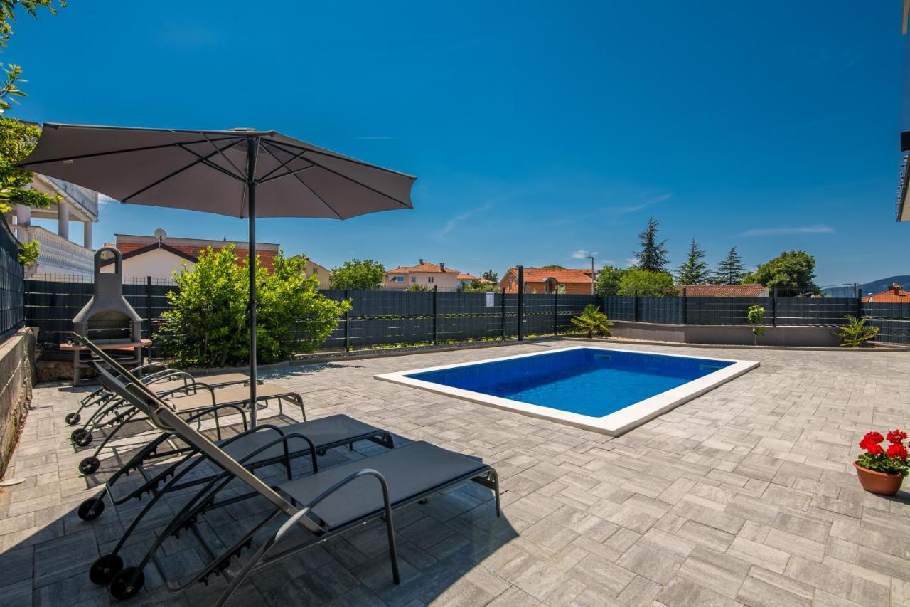 Apartments Villa "Aurea" With Pool Krk Town Buitenkant foto