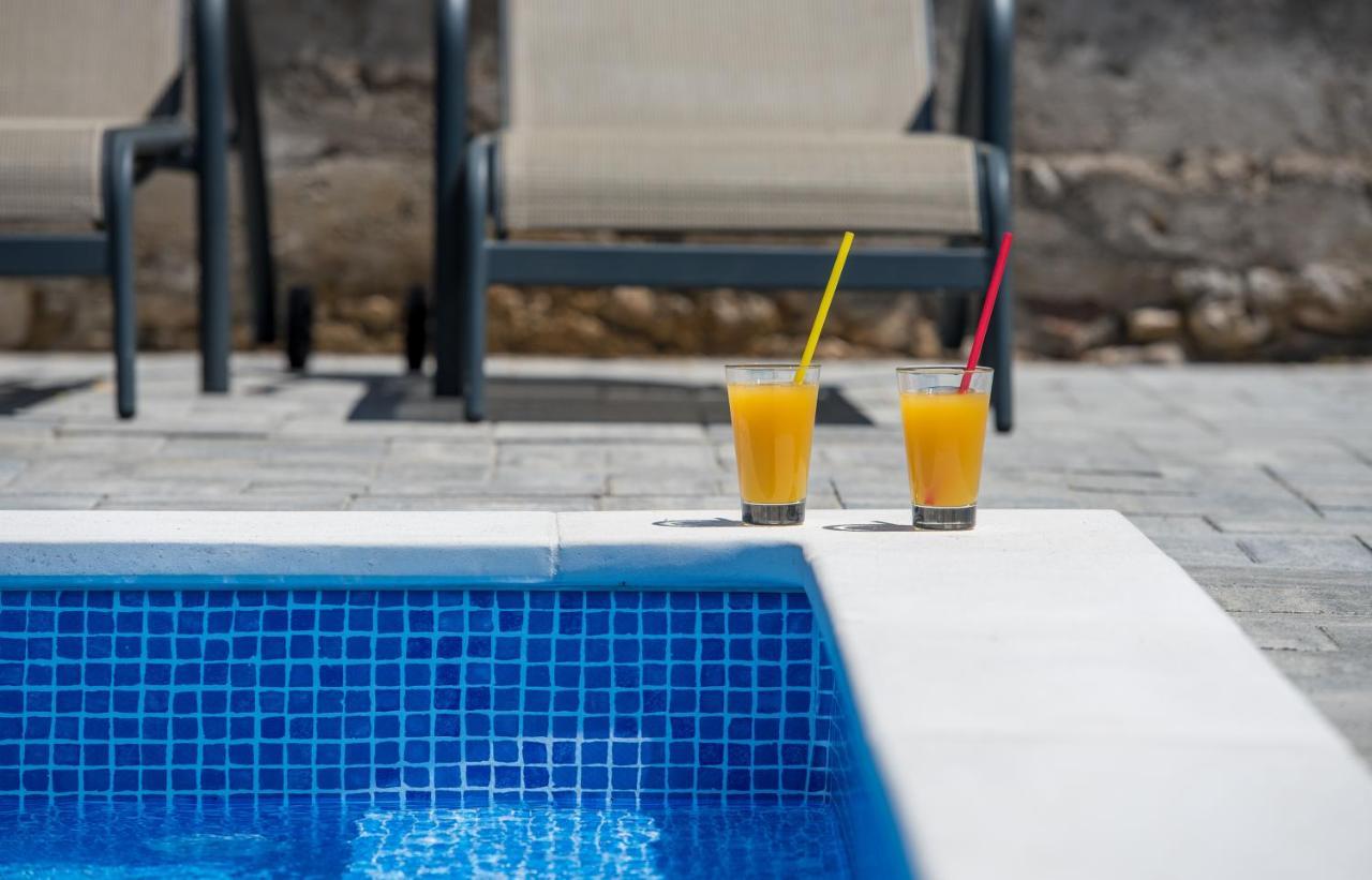 Apartments Villa "Aurea" With Pool Krk Town Buitenkant foto