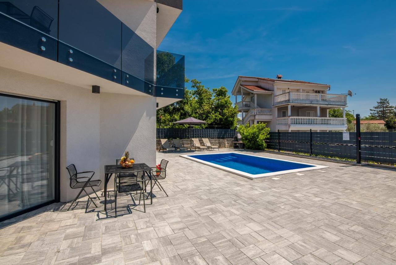 Apartments Villa "Aurea" With Pool Krk Town Buitenkant foto