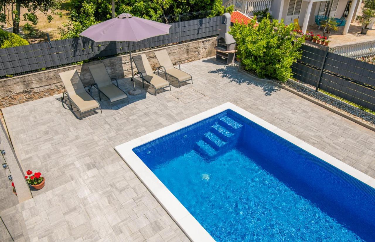 Apartments Villa "Aurea" With Pool Krk Town Buitenkant foto