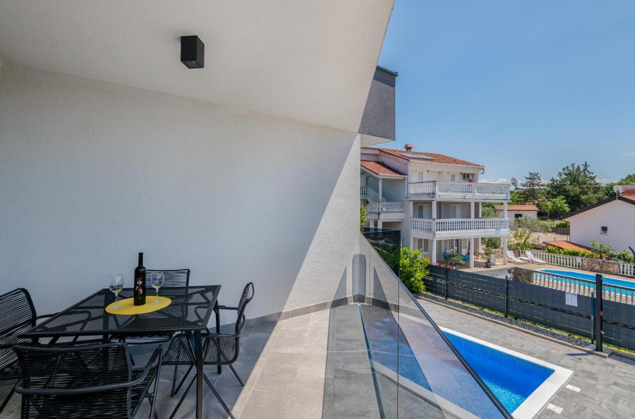 Apartments Villa "Aurea" With Pool Krk Town Buitenkant foto