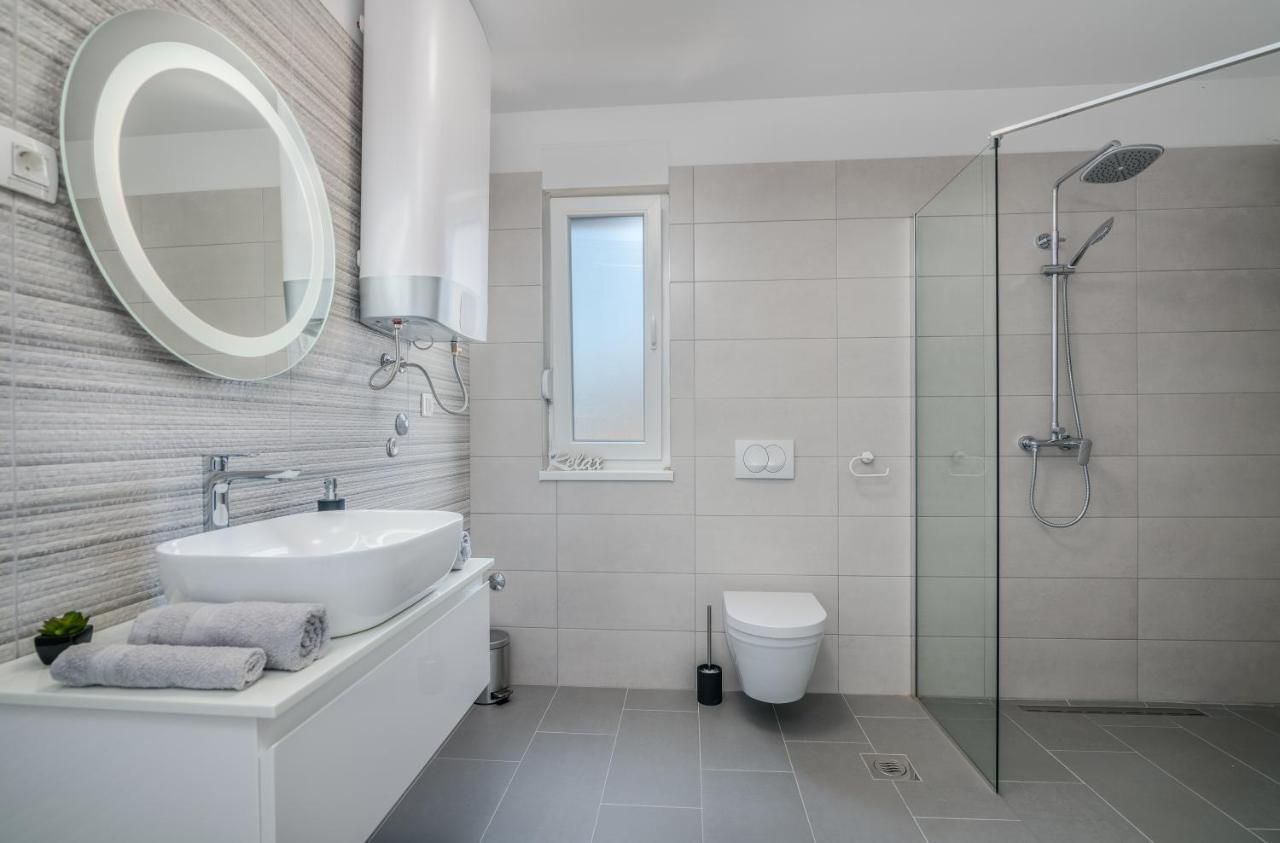 Apartments Villa "Aurea" With Pool Krk Town Buitenkant foto