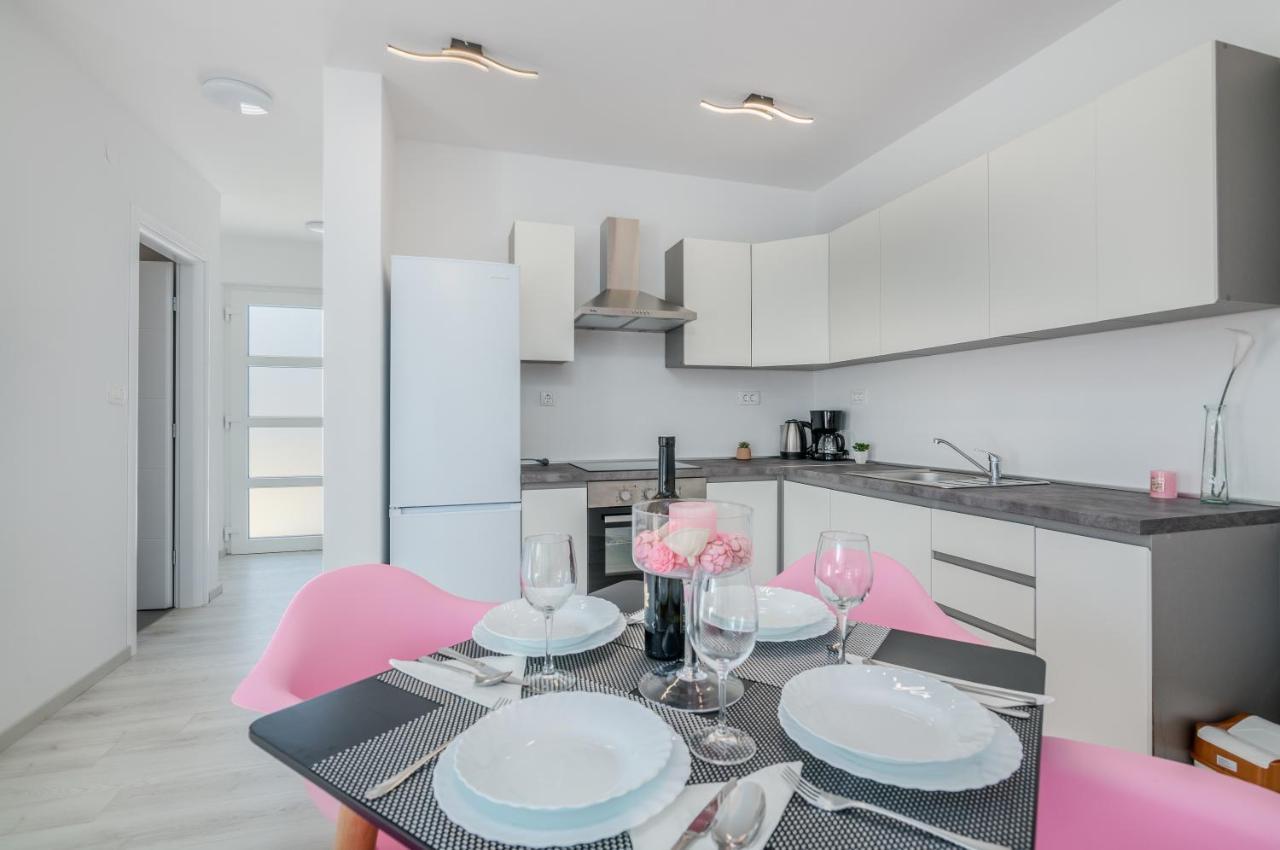 Apartments Villa "Aurea" With Pool Krk Town Buitenkant foto